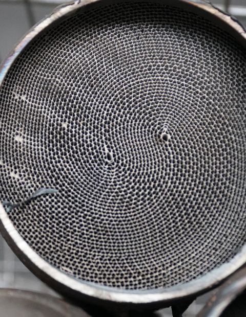 wkład metalowy z katalizatorów